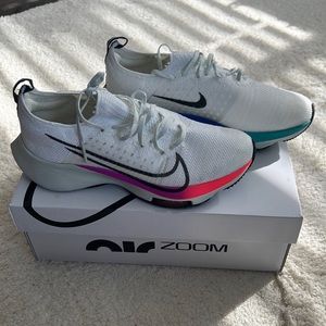 Nike air zoom tempo. Size 7 in women’s (5Youth).